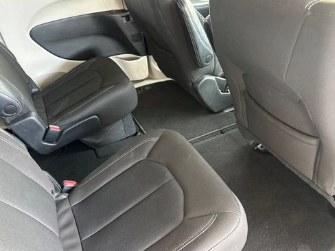 Used 2022 Chrysler Voyager LX FWD image 24