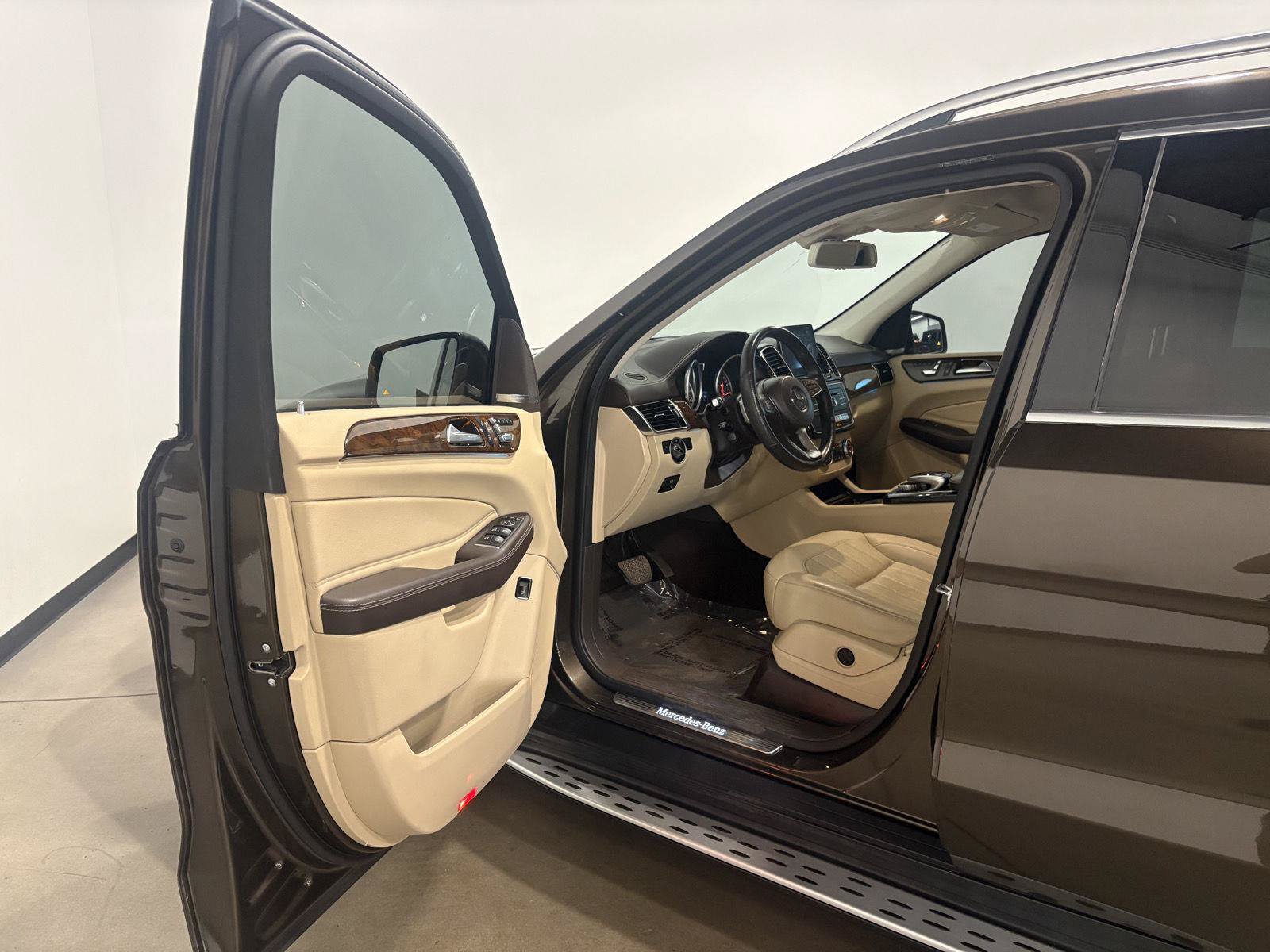 Used 2017 Mercedes-Benz GLS 450 4MATIC image 9
