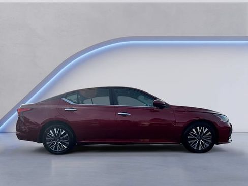 Used 2023 Nissan Altima 2.5 SV w/ SV Premium Package FWD image 4
