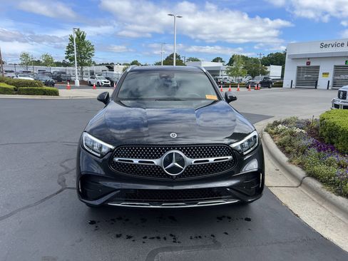 Used 2025 Mercedes-Benz GLC 300 4MATIC image 3