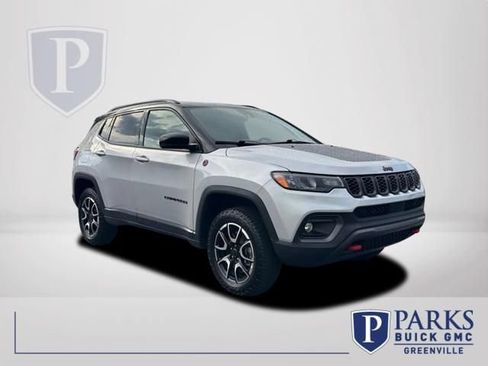 Used 2025 Jeep Compass Trailhawk AWD/4WD image 1