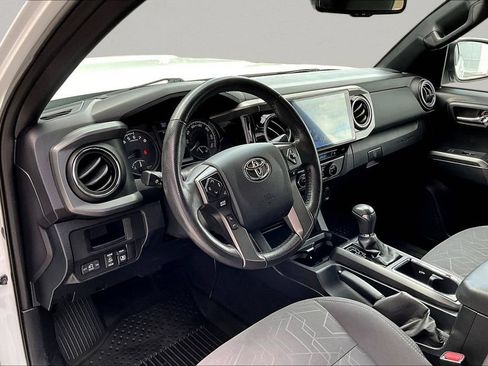 Certified 2017 Toyota Tacoma TRD Sport AWD/4WD image 19