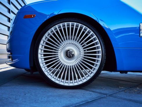 Used 2020 Rolls-Royce Wraith RWD image 3