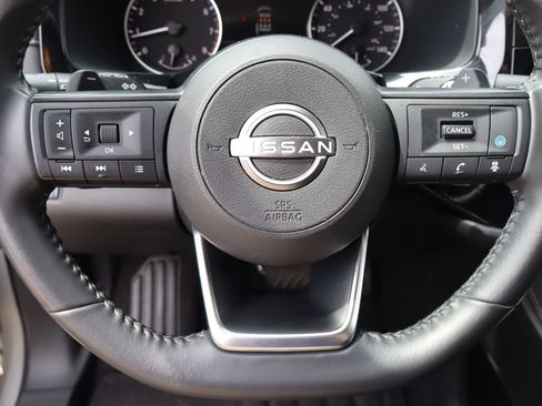 Used 2025 Nissan Pathfinder SV FWD image 12