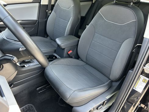 Certified 2023 Volkswagen Taos SE w/ Panoramic Sunroof Package FWD image 18