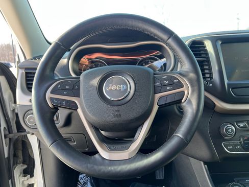 Used 2016 Jeep Cherokee Limited image 18