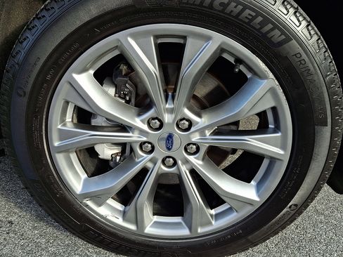 Used 2021 Ford Explorer Limited w/ Equipment Group 301A image 8