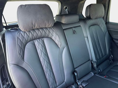 Used 2026 BMW X7 M60i image 28