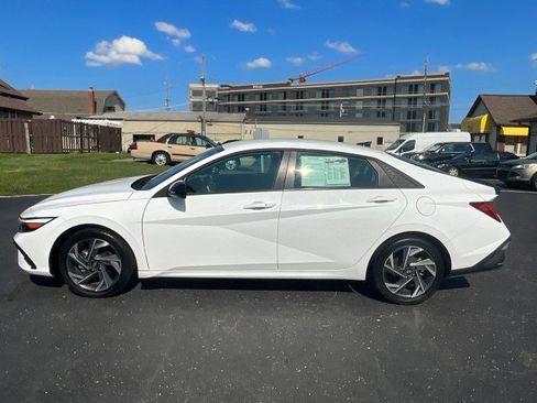 Used 2025 Hyundai Elantra SEL FWD image 4