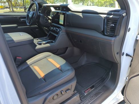 Used 2025 GMC Sierra 2500 AT4 w/ AT4 Premium Plus Package AWD/4WD image 36