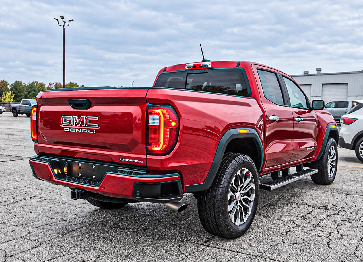 Used 2024 GMC Canyon Denali AWD/4WD image 6