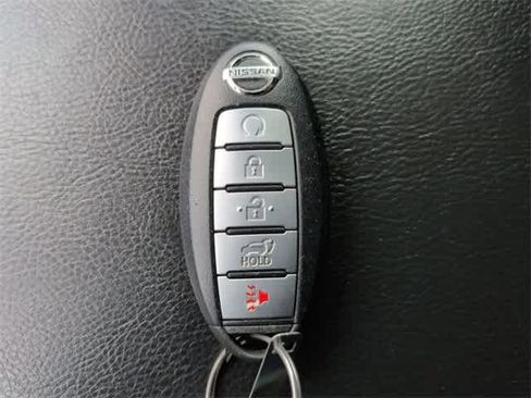 Used 2017 Nissan Pathfinder Platinum w/ Family Entertainment Package image 38