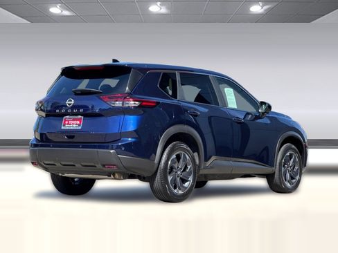 Used 2025 Nissan Rogue SV FWD image 9