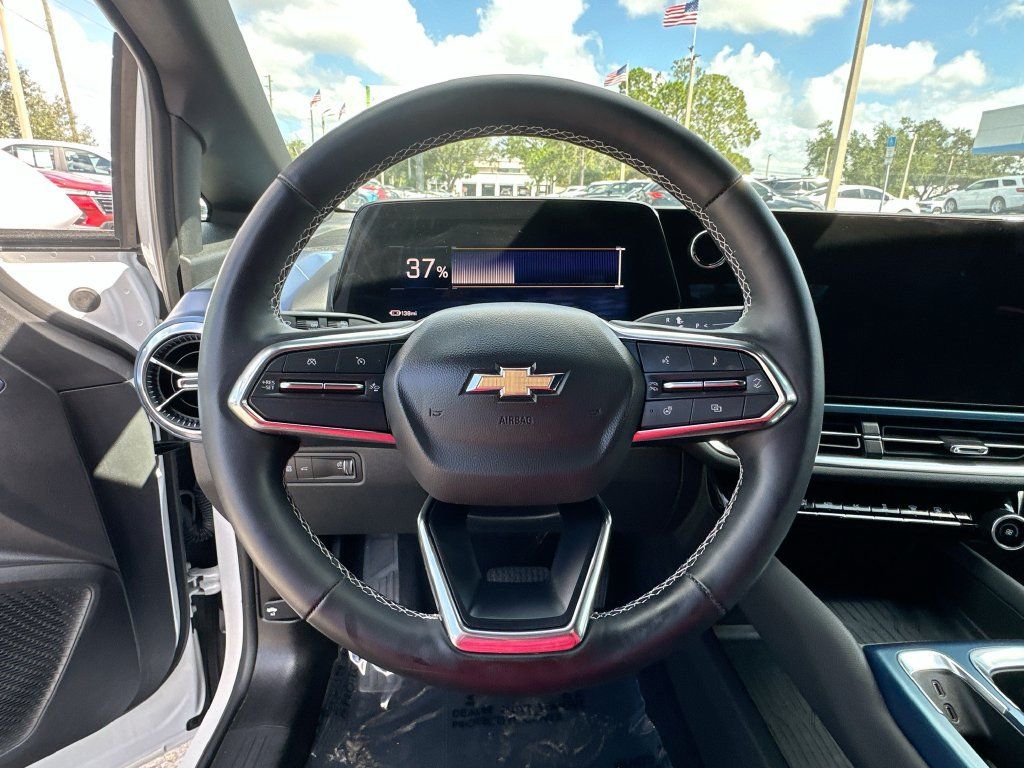 Certified 2024 Chevrolet Equinox EV LT FWD image 11