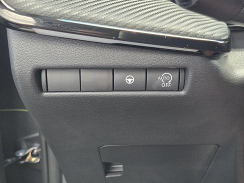 Certified 2025 Nissan Kicks SR FWD image 21