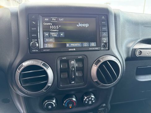 Used 2015 Jeep Wrangler Unlimited Sport w/ Quick Order Package 24S AWD/4WD image 18