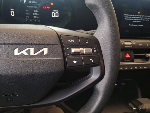 Used 2025 Kia K4 FWD image 18