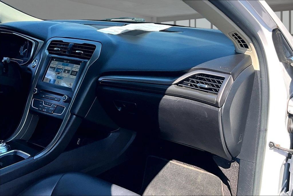 Used 2017 Ford Fusion SE w/ Equipment Group 201A FWD image 17