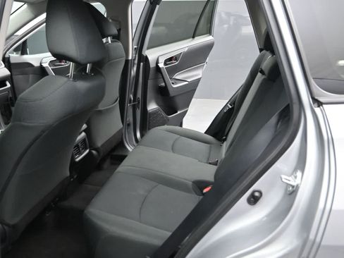 Used 2022 Toyota RAV4 LE FWD image 15