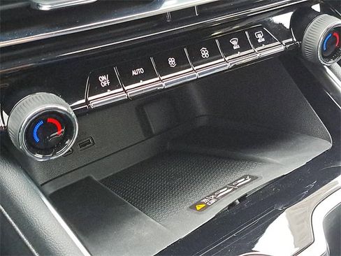 Certified 2024 Chevrolet Traverse LT w/ Trailering Package image 16