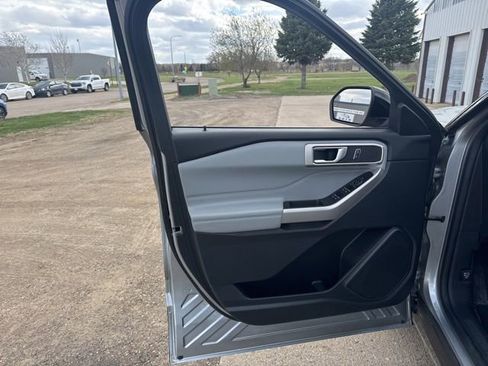 Used 2023 Ford Explorer XLT w/ Equipment Group 202A AWD/4WD image 14