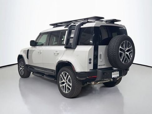 Used 2026 Land Rover Defender 110 X-Dynamic SE AWD/4WD image 3