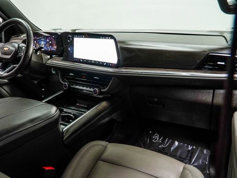 Used 2025 Chevrolet Suburban LT AWD/4WD image 20