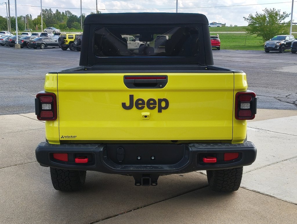 Used 2024 Jeep Gladiator Rubicon w/ Technology Group AWD/4WD image 29