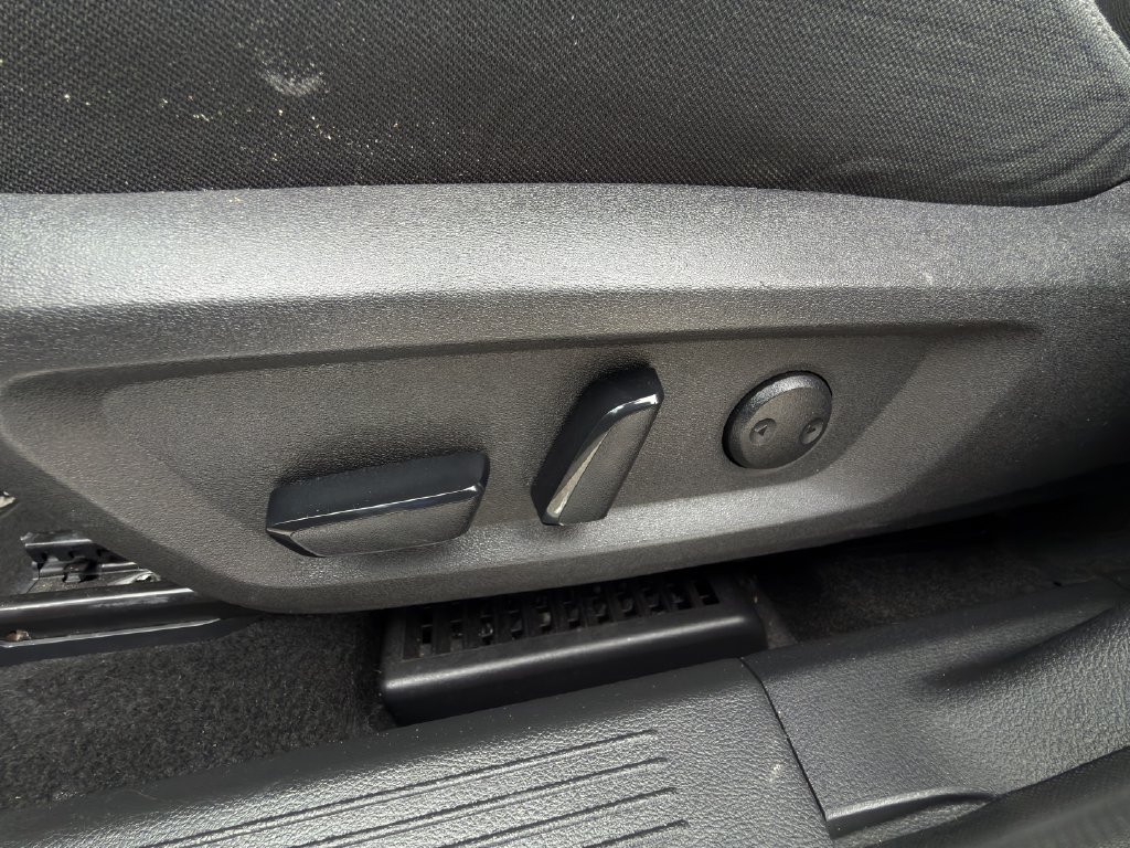 Used 2023 Nissan Rogue SV FWD image 24