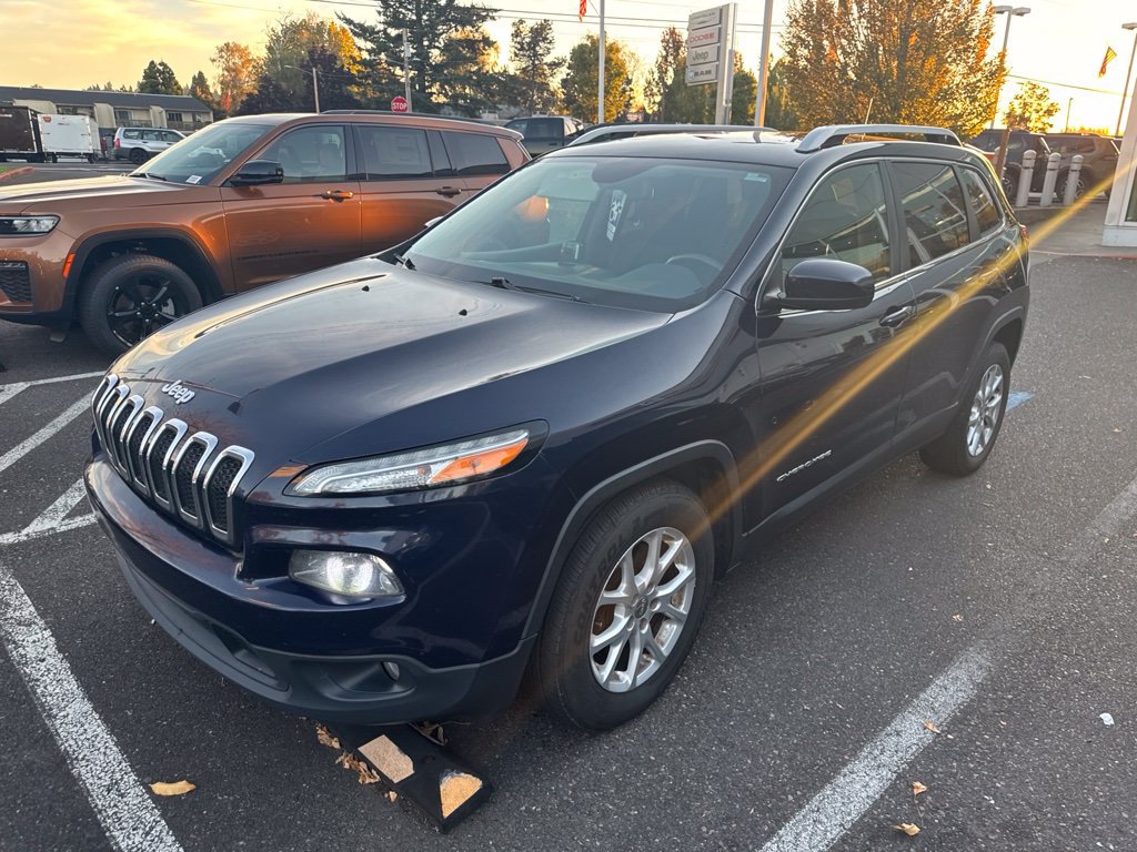 Used 2016 Jeep Cherokee Latitude FWD image 2