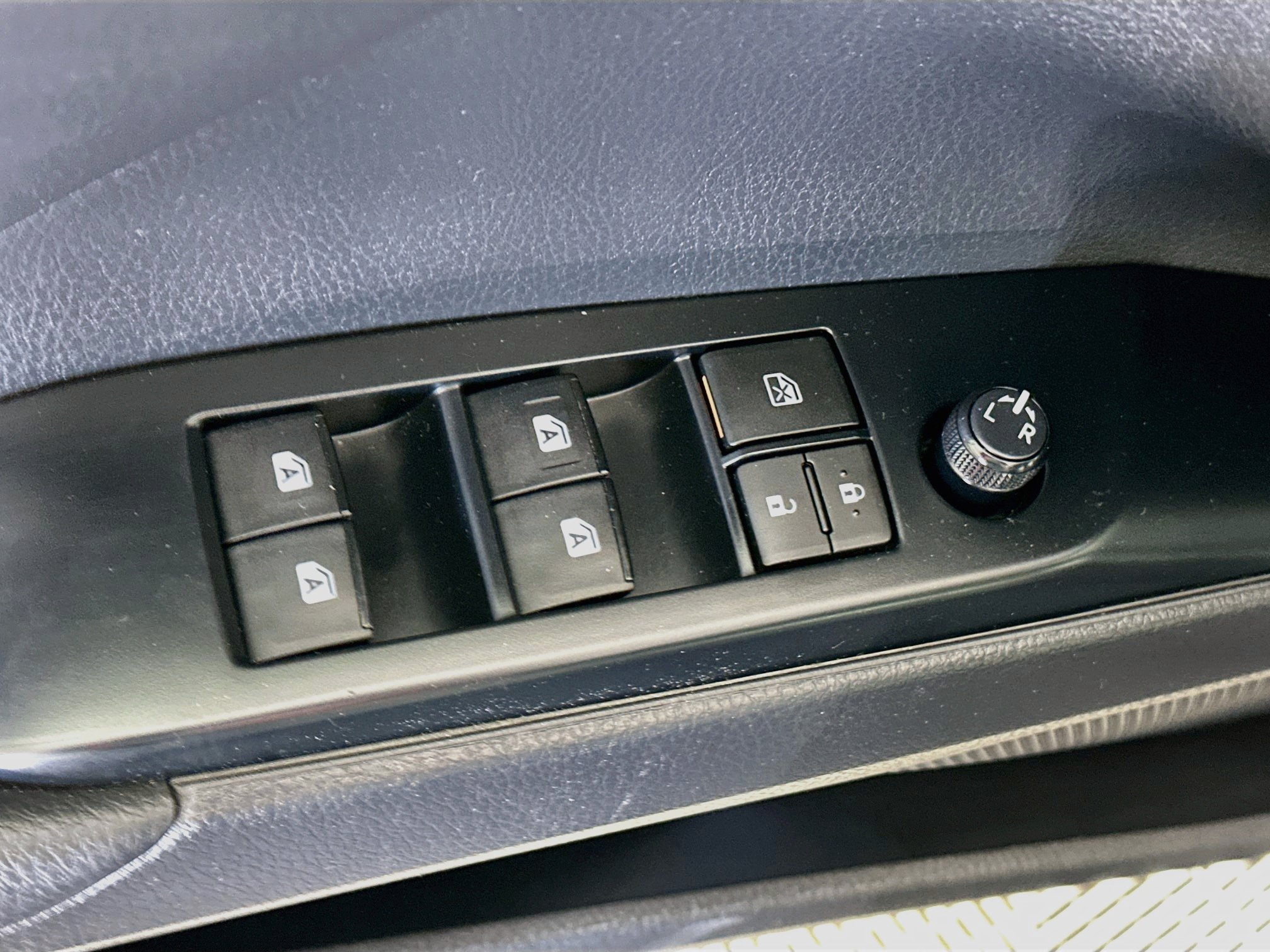 Used 2019 Toyota Camry LE FWD image 15