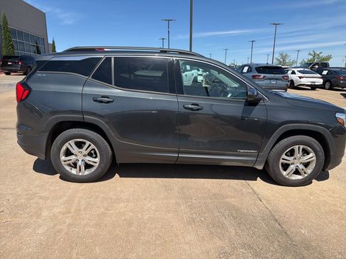 Used 2018 GMC Terrain SLE w/ Driver Convenience Package image 9