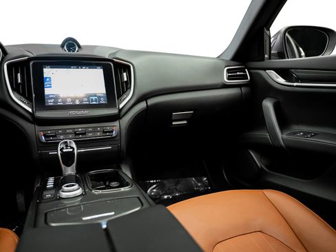 Used 2017 Maserati Ghibli RWD image 45