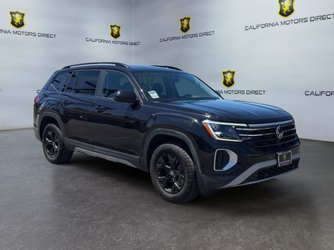 Used 2025 Volkswagen Atlas Peak Edition SE AWD/4WD image 7