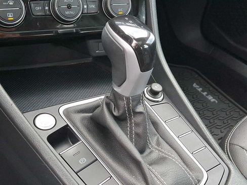 Used 2023 Volkswagen Jetta SE FWD image 13