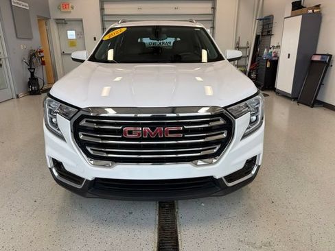 Used 2022 GMC Terrain SLT w/ LPO, Floor Liner Package AWD/4WD image 3