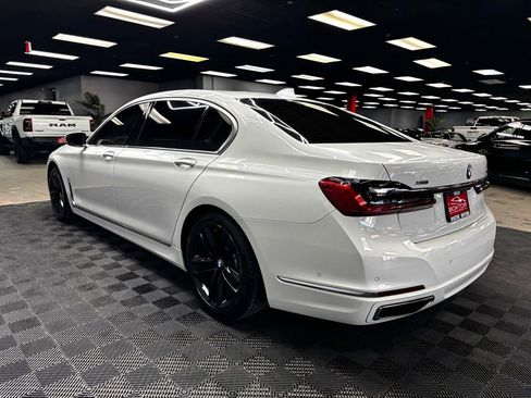 Used 2021 BMW 750i xDrive image 11