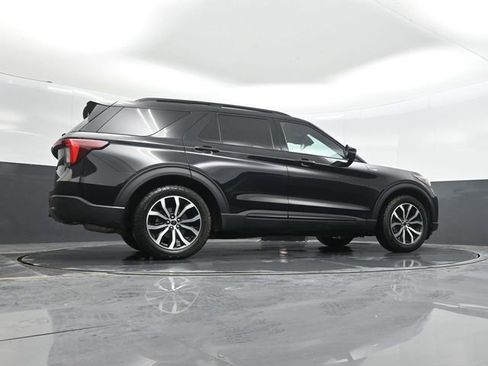 Used 2025 Ford Explorer ST-Line w/ Premium Package image 35