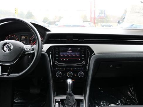Used 2020 Volkswagen Passat 2.0T SE image 18