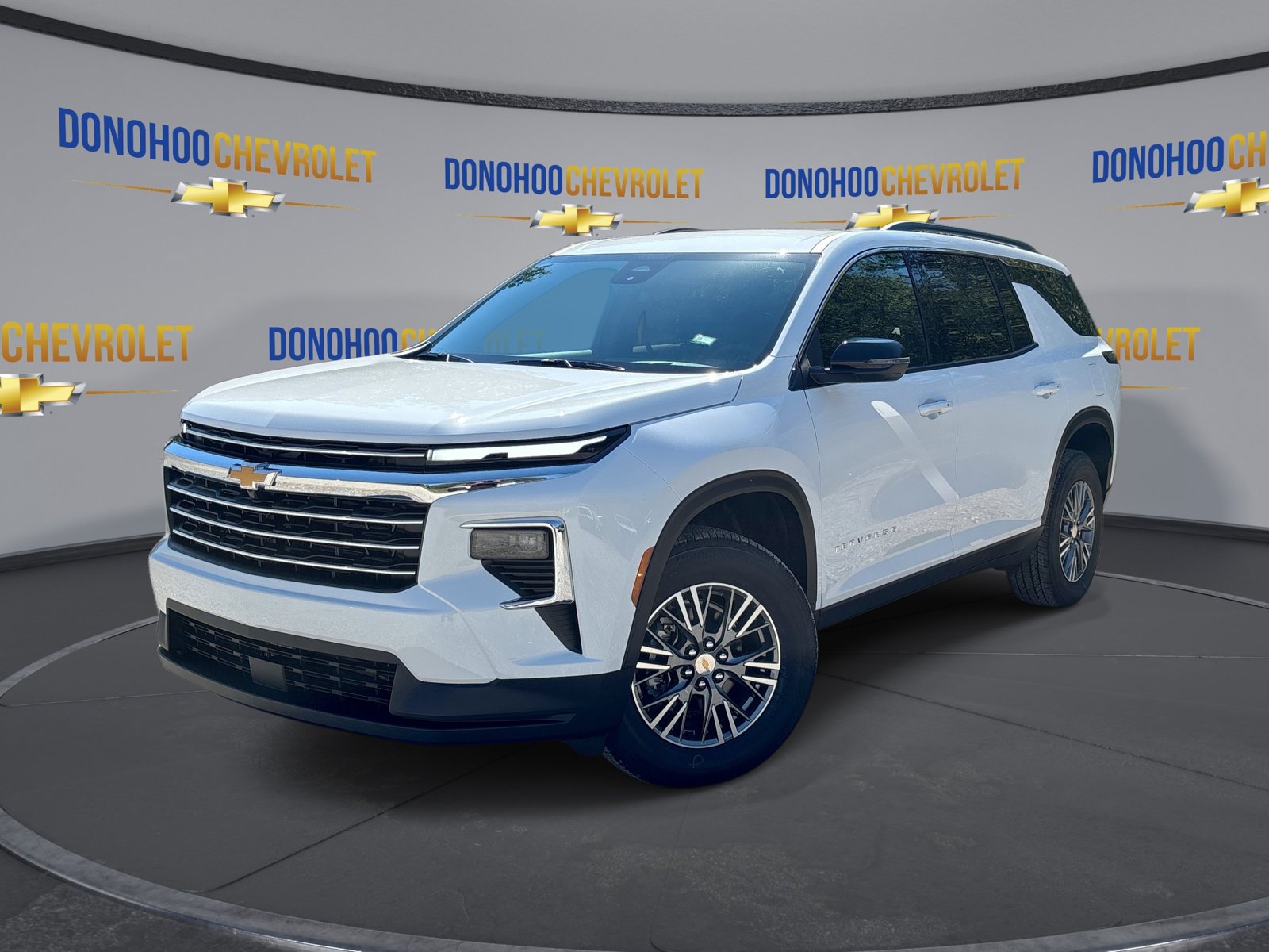 New 2027 Chevrolet Traverse LT FWD image 4