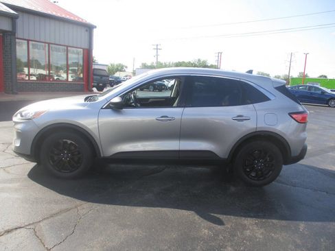 Used 2022 Ford Escape SE image 2