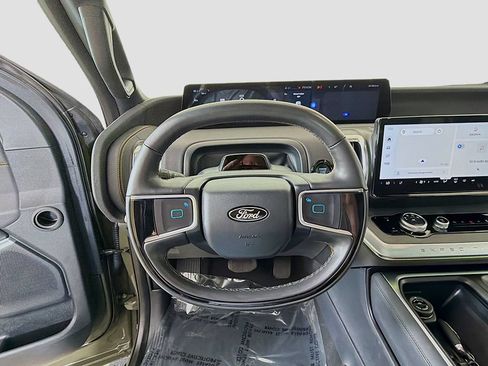 Used 2025 Ford Expedition Tremor AWD/4WD image 37