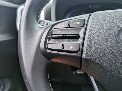 Used 2024 Hyundai Venue Limited FWD image 24