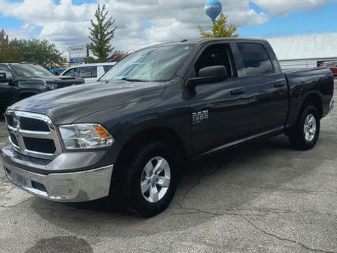 Used 2022 RAM 1500 Classic SLT image 4
