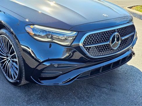 New 2026 Mercedes-Benz E 350 4MATIC Sedan image 3