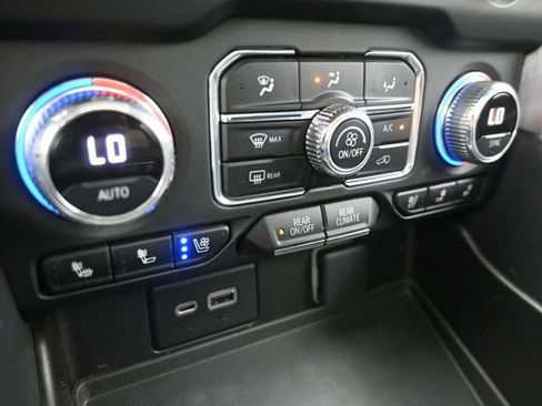 Used 2023 GMC Yukon XL SLT AWD/4WD image 33