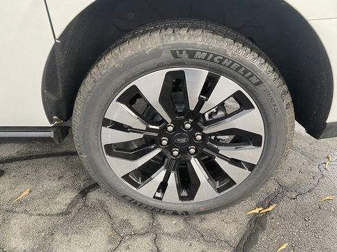 New 2026 Ford Expedition Max Platinum w/ Driver's Package image 33