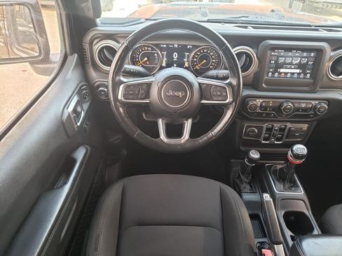 Used 2018 Jeep Wrangler Unlimited Sahara image 25