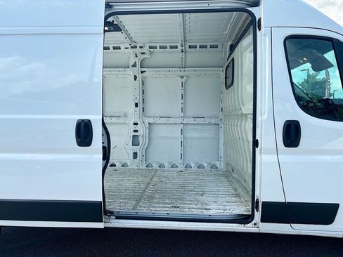Used 2025 RAM ProMaster 2500 w/ Convenience Group FWD image 18