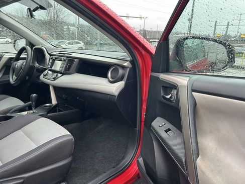 Used 2014 Toyota RAV4 XLE image 15